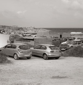 Chiringuito e instalaciones complementarias en el Playazo 